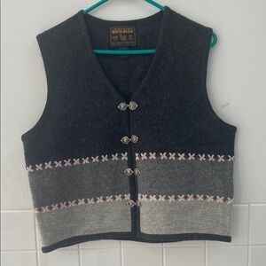 Woolrich Charcoal and Light Gray Vest with Floral Embroidery size M